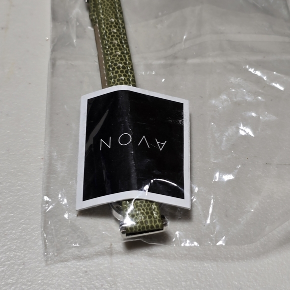 New Unused Green and silver tone, womens, fashion watch 14 - Picture 3 of 3